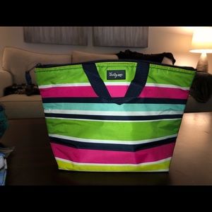 Insulated lunch bag.